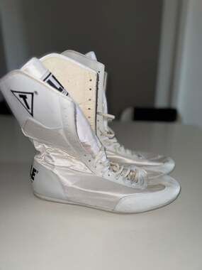 Title Boxing White Hi-Top Boxing Shoes Size 13